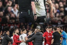 开云官方入口勒沃库森内部会议纪要流出：关键时刻门线救险，足总杯使命明确，更衣室氛围转暖的简单介绍