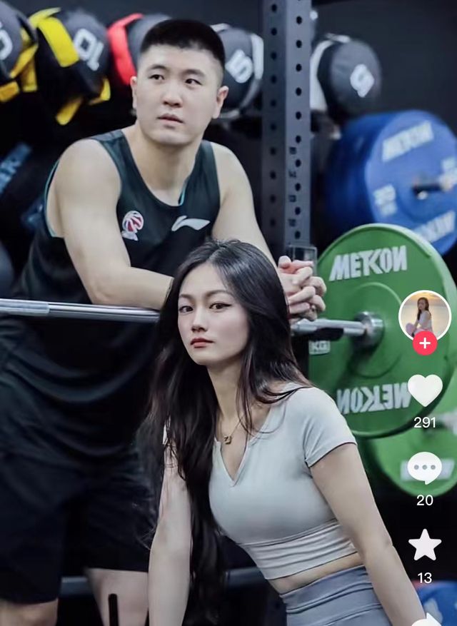 集结日广东宏远调整名单以备欧联，再遭质疑环节打磨，媒体盛赞，团队化学反应显著的简单介绍